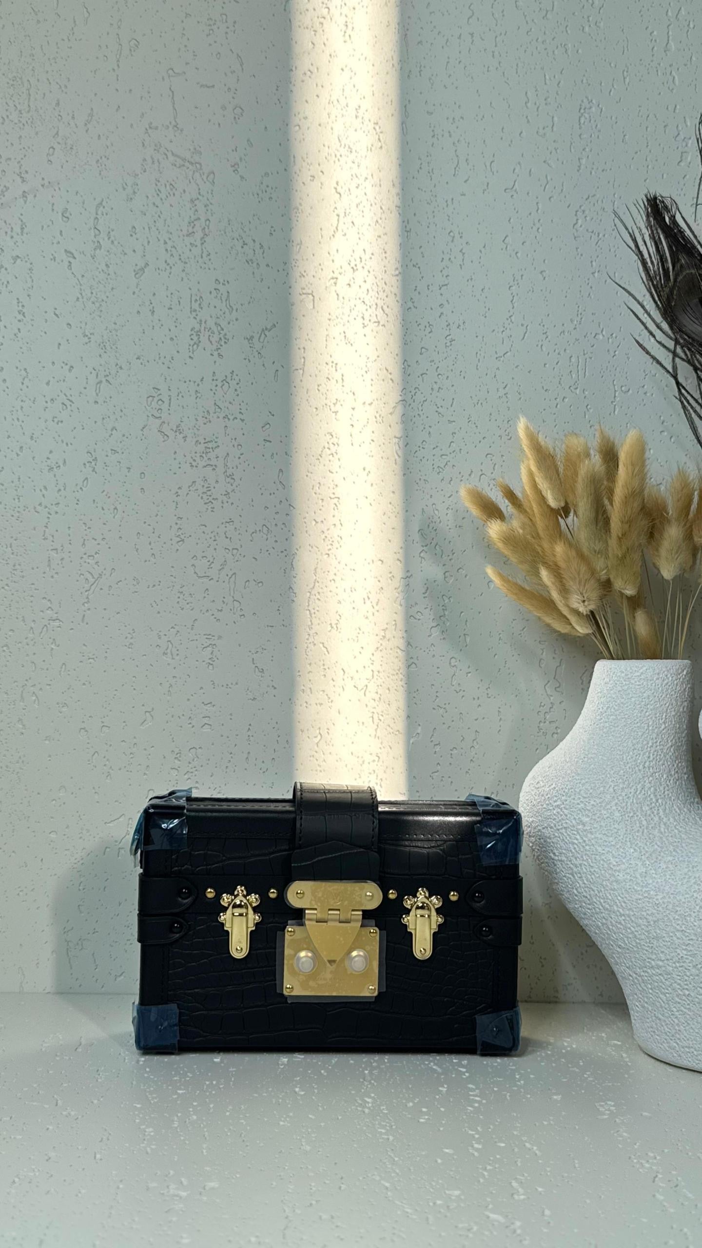 Louis Vuitton Sling Bag (VIP Quality)