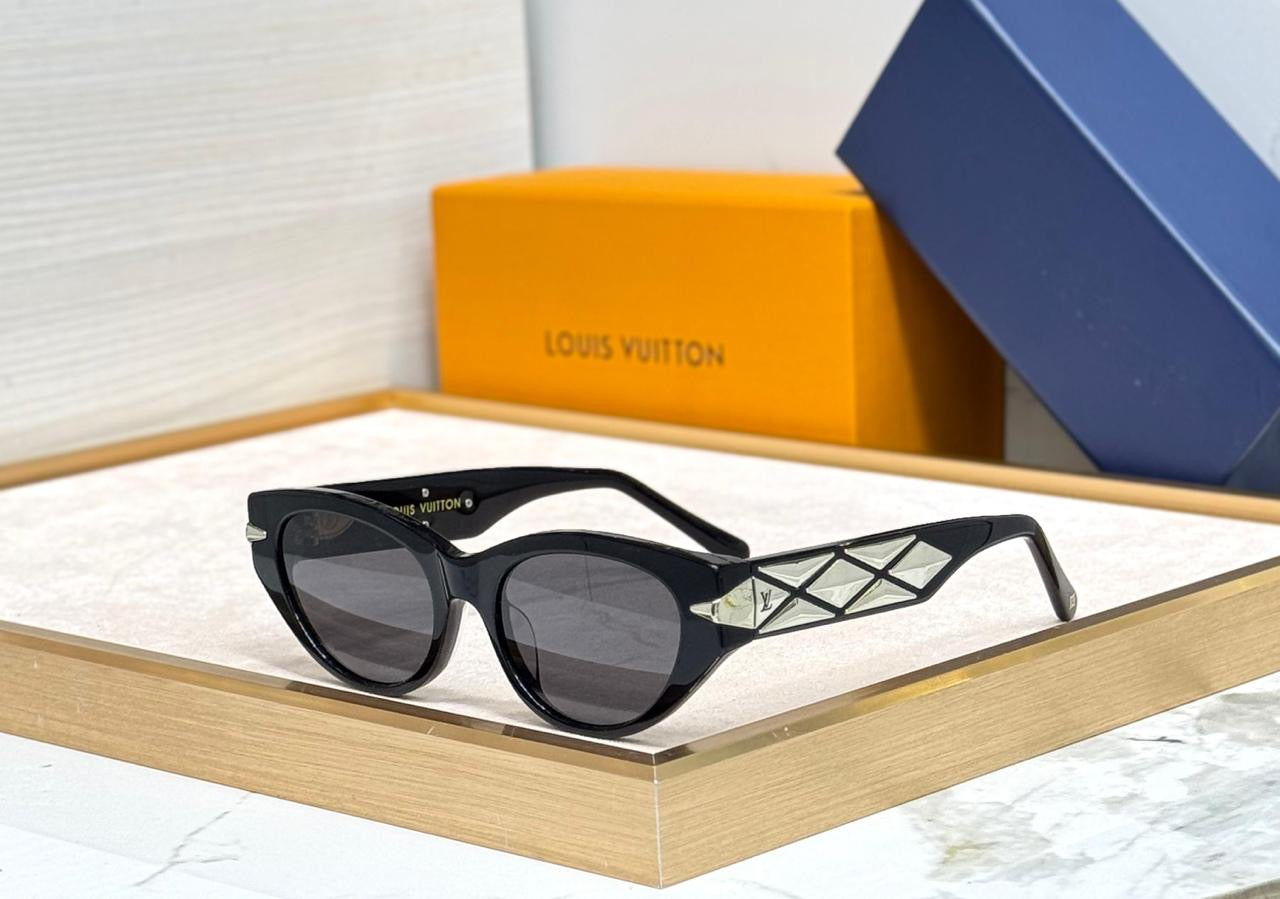Louis Vuitton Sunglasses 4 colors