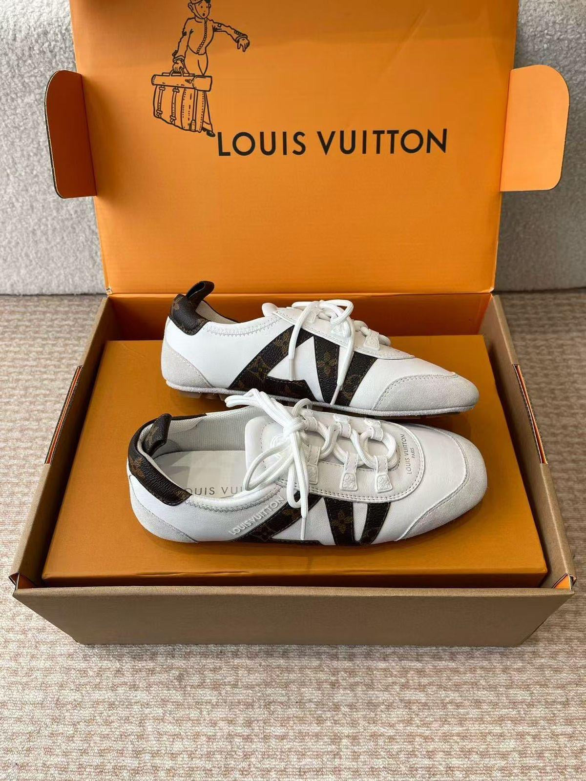 LOUIS VUITTON SNEAKERS