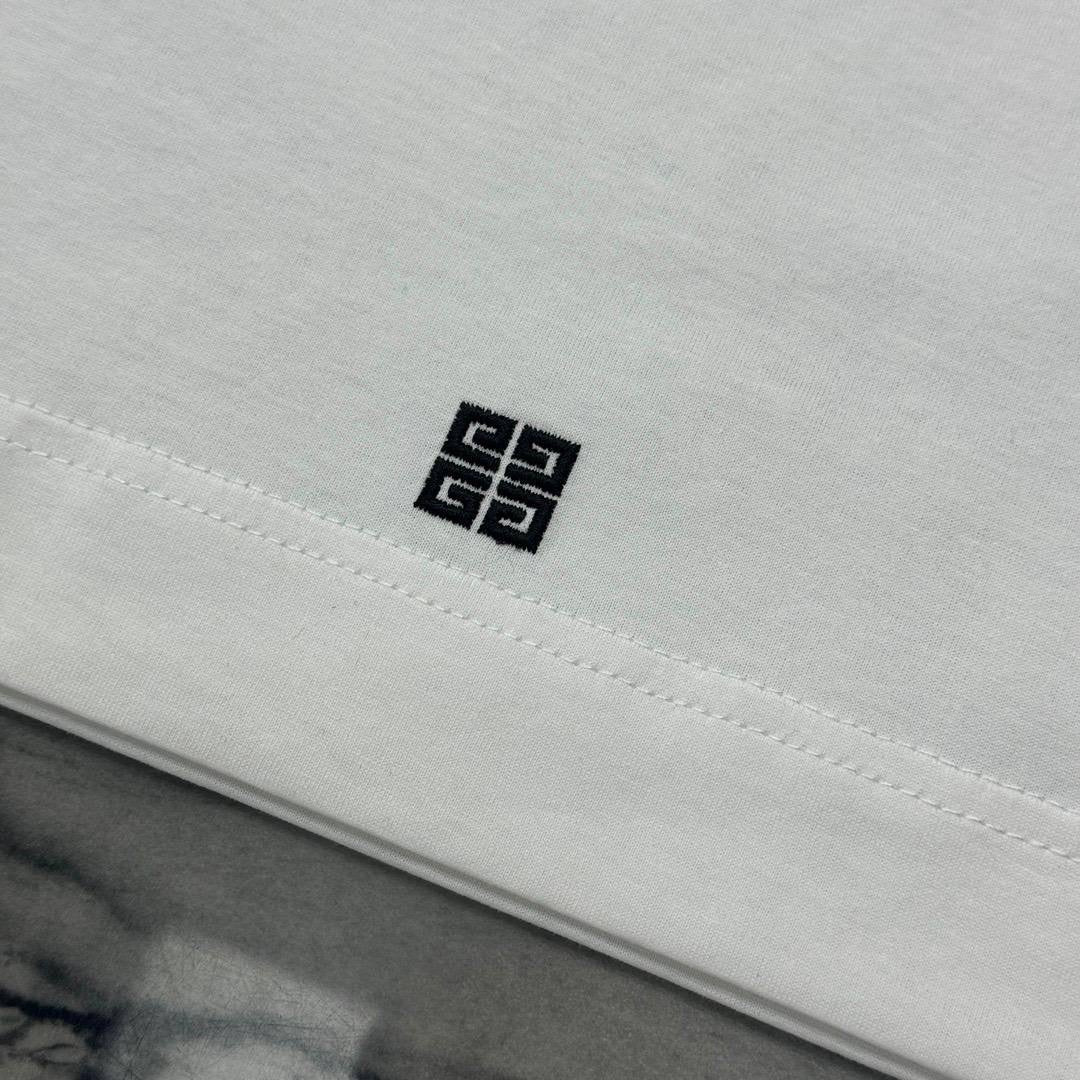 Givenchy T-Shirt