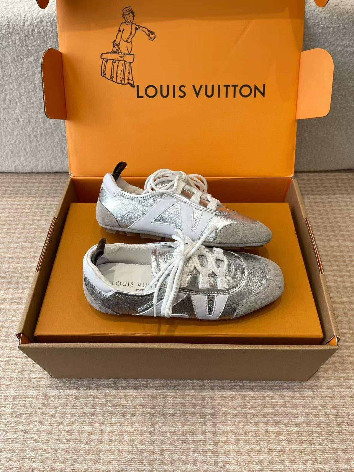 LOUIS VUITTON SNEAKERS