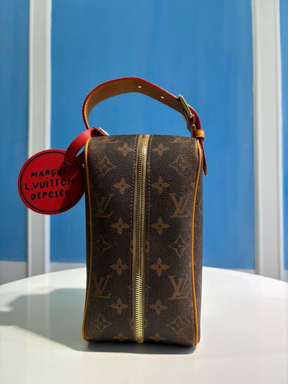 Louis Vuitton Pouch (VIP Quality)