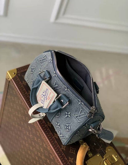 Louis Vuitton Duffle Bag ( VIP Quality )