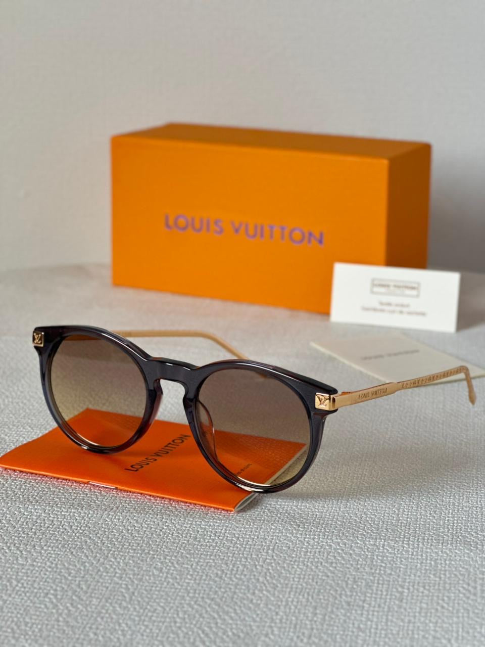 Louis Vuitton Sunglasses 2 colors