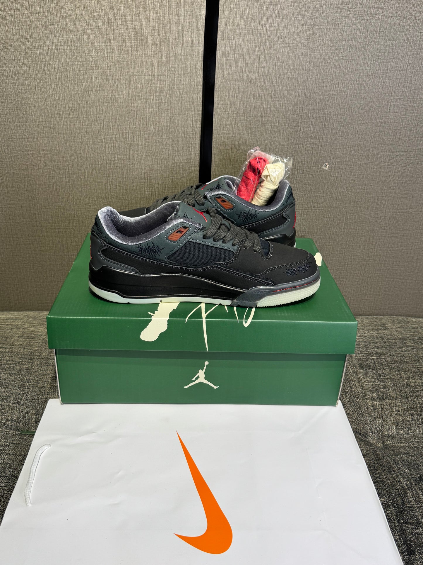 Jordan Flight Court SP Black Varsity