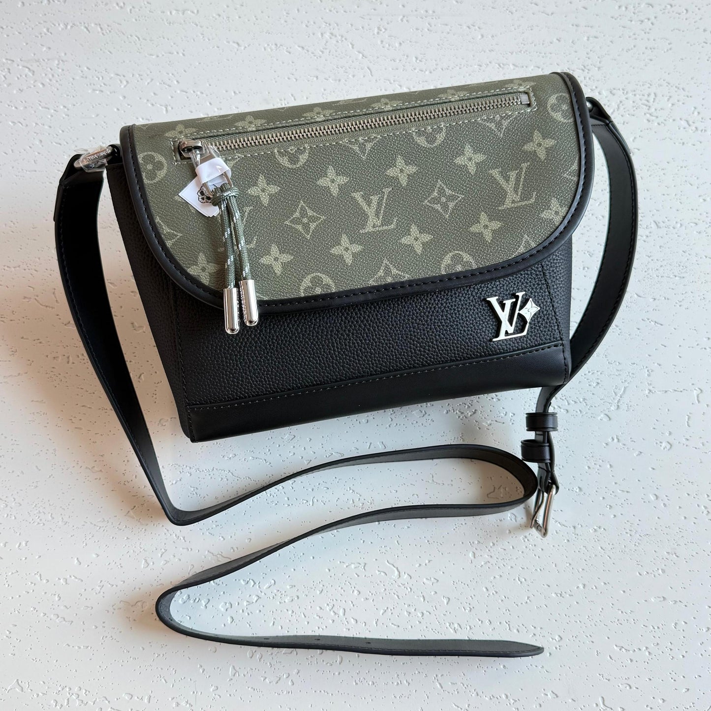 Louis Vuitton Messenger Bag (VIP Quality)