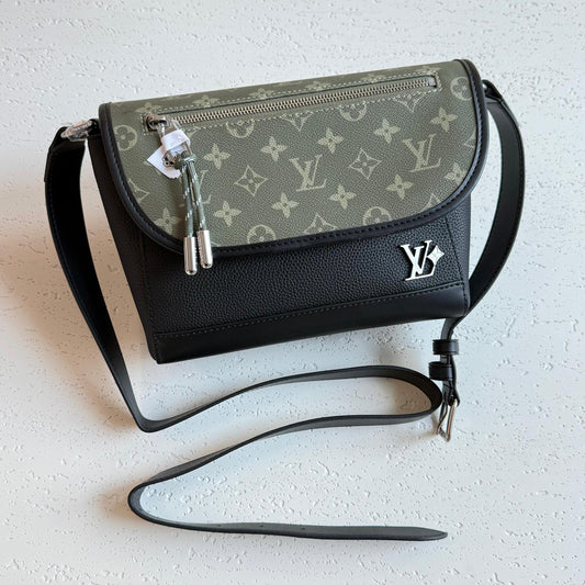 Louis Vuitton Messenger Bag (VIP Quality)