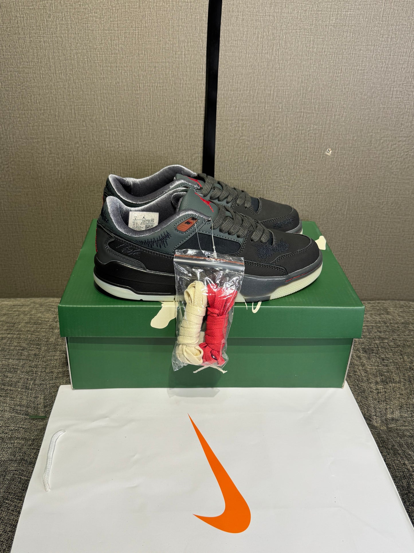 Jordan Flight Court SP Black Varsity