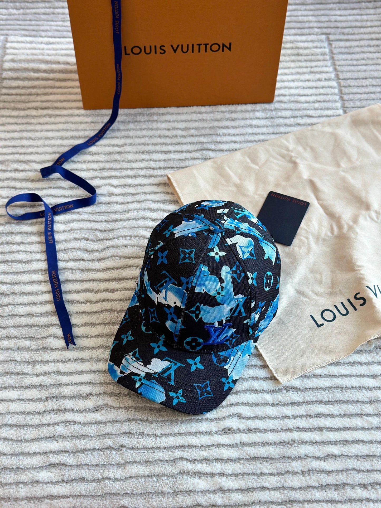 Louis vuitton Caps 5 colors