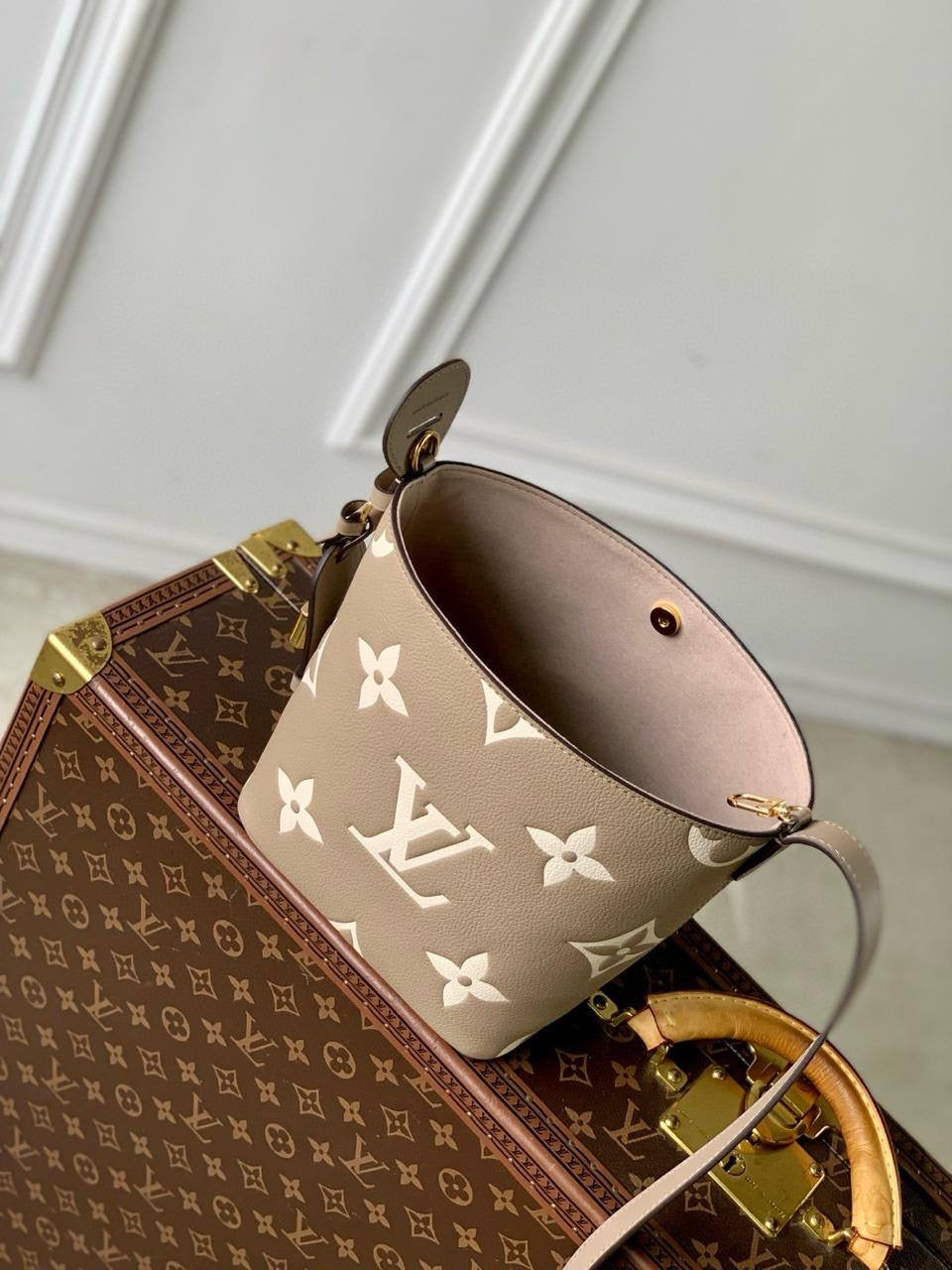 Louis Vuitton HandBag (VIP Quality)
