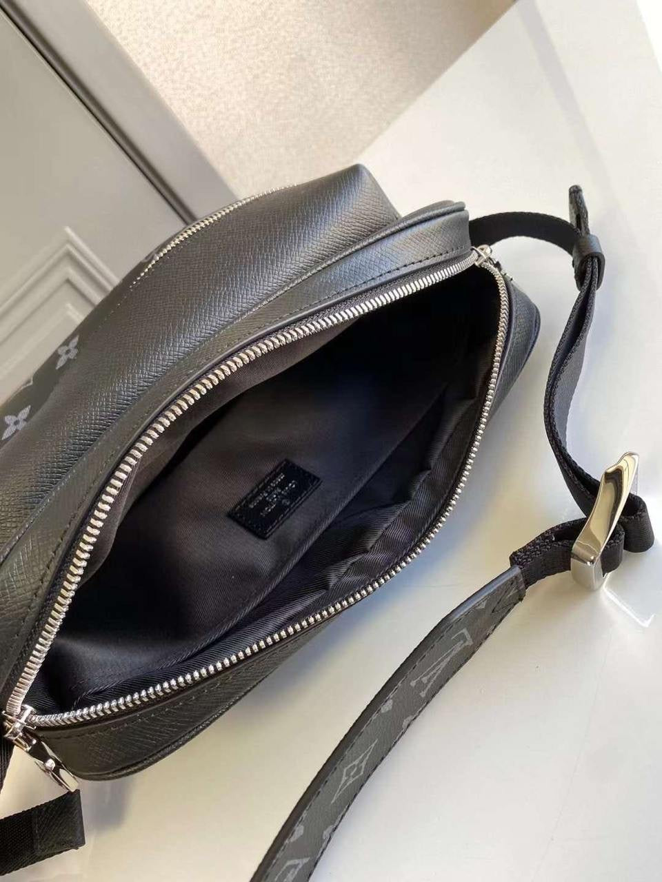 Louis Vuitton Messenger Bag (VIP Quality)