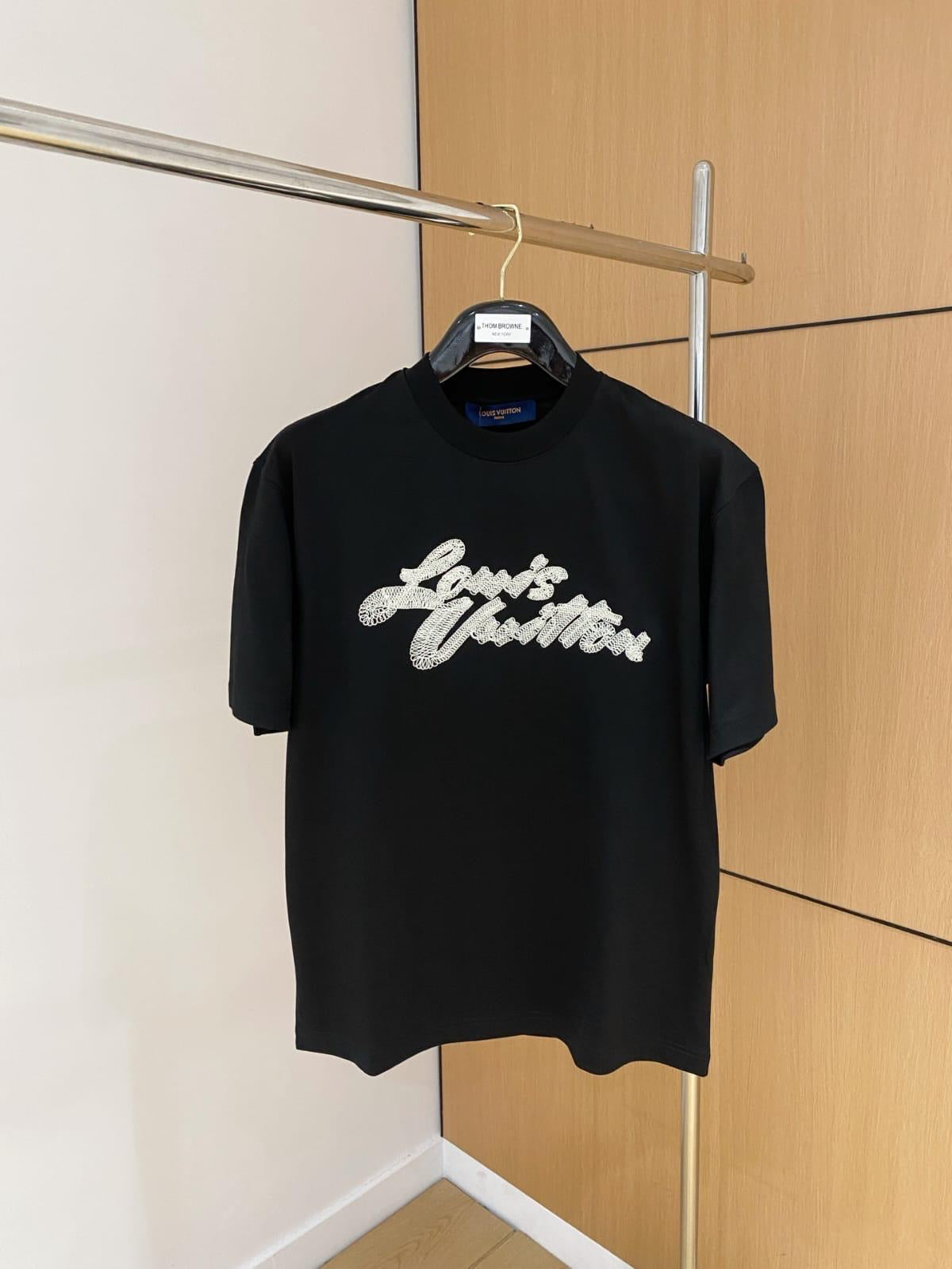 Louis Vuitton T-Shirt 2 colors