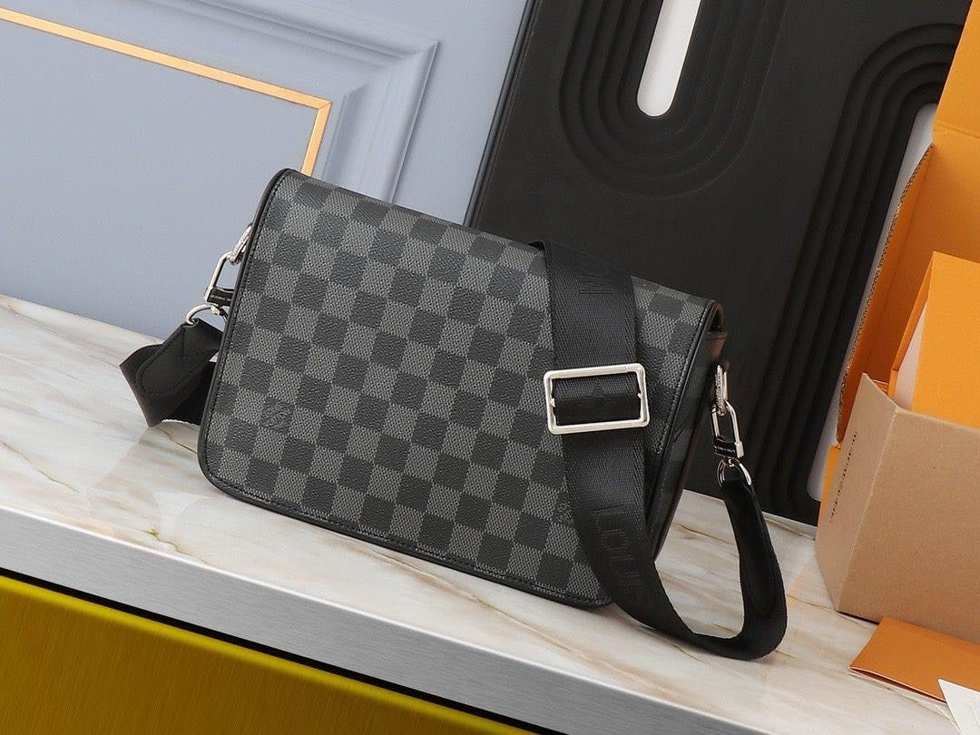 Louis Vuitton Messenger Bag