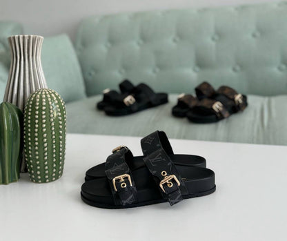 LOUIS VUITTON Female Slippers