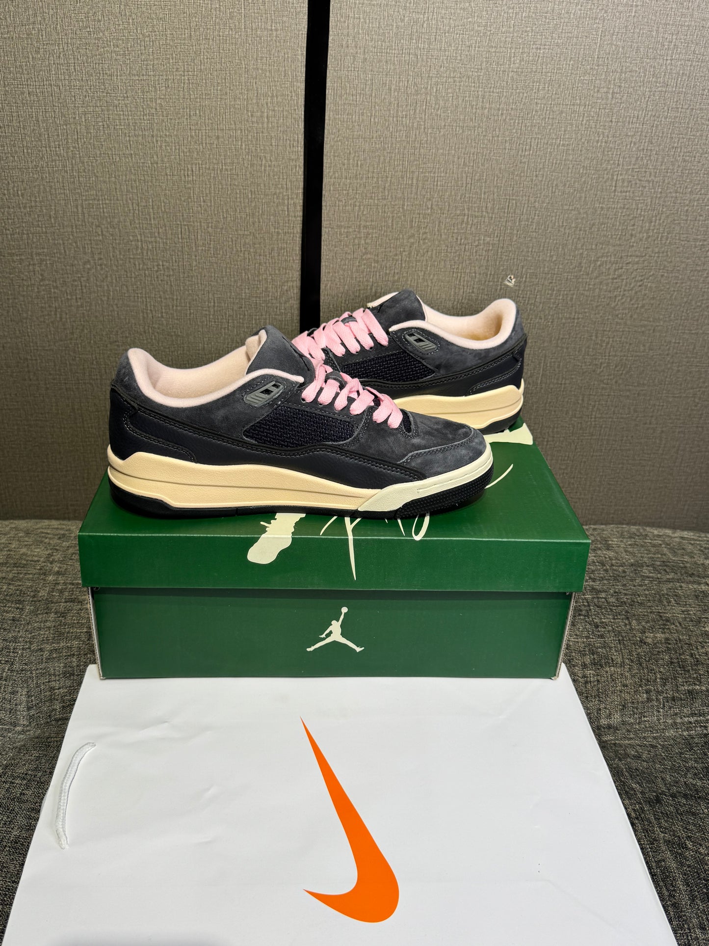 Jordan Flight Court SP Brown Powder