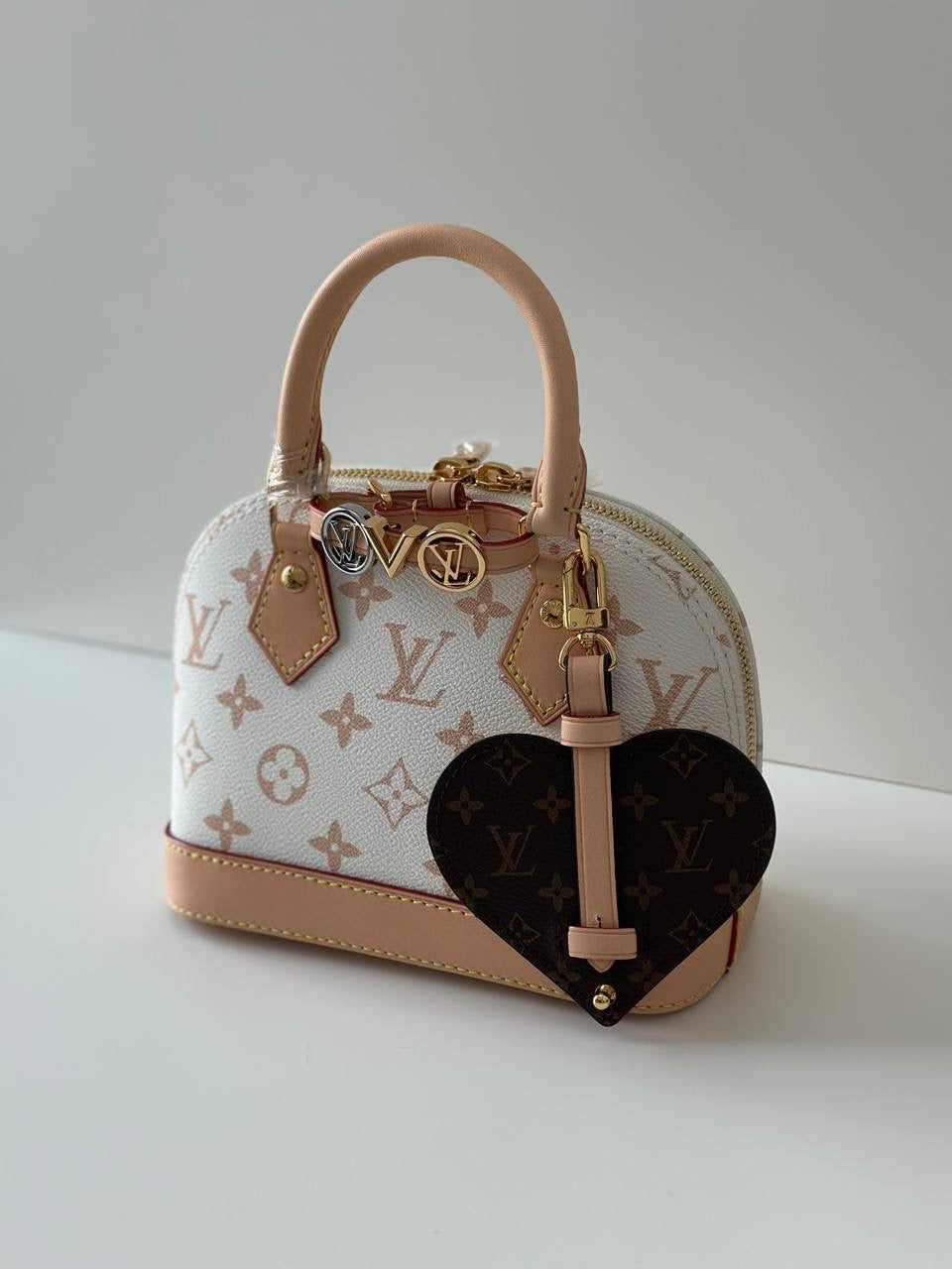 Louis Vuitton HandBag (VIP Quality)