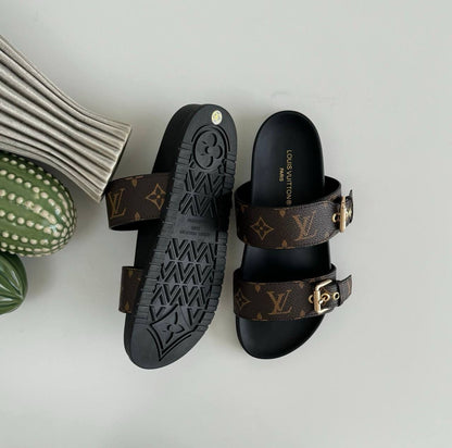LOUIS VUITTON Female Slippers