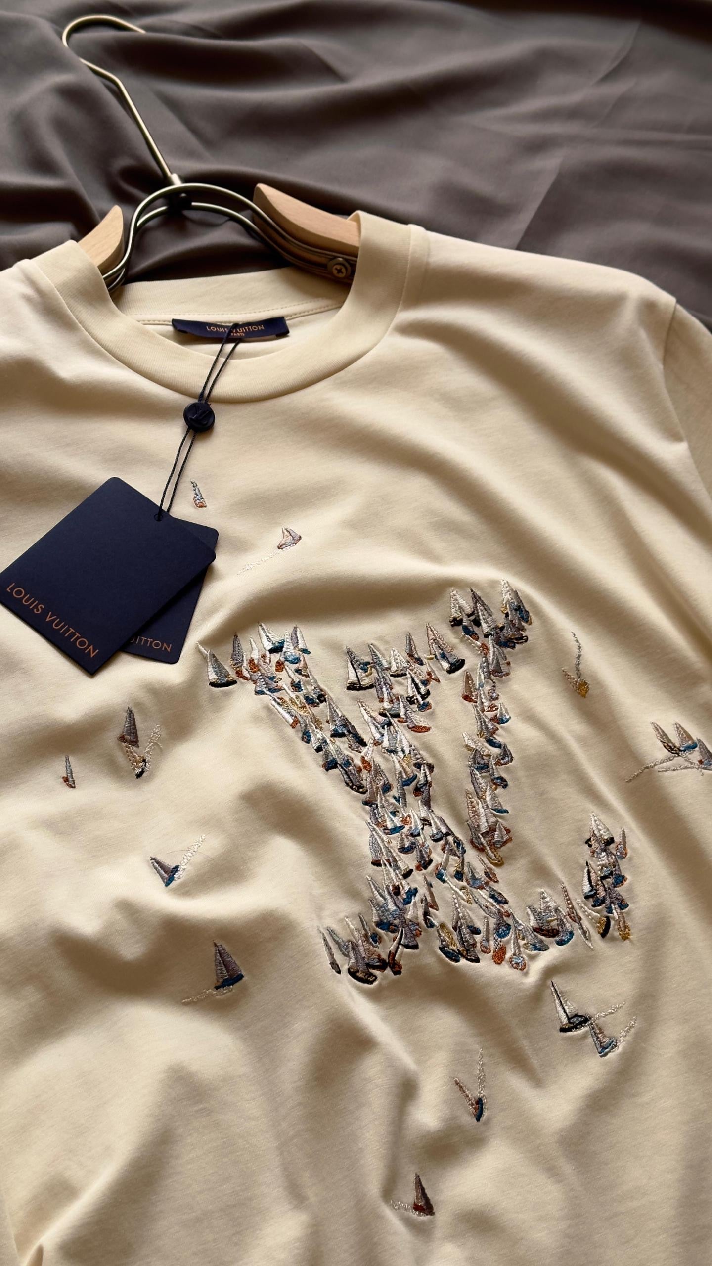 Louis Vuitton T-Shirt 2 colors