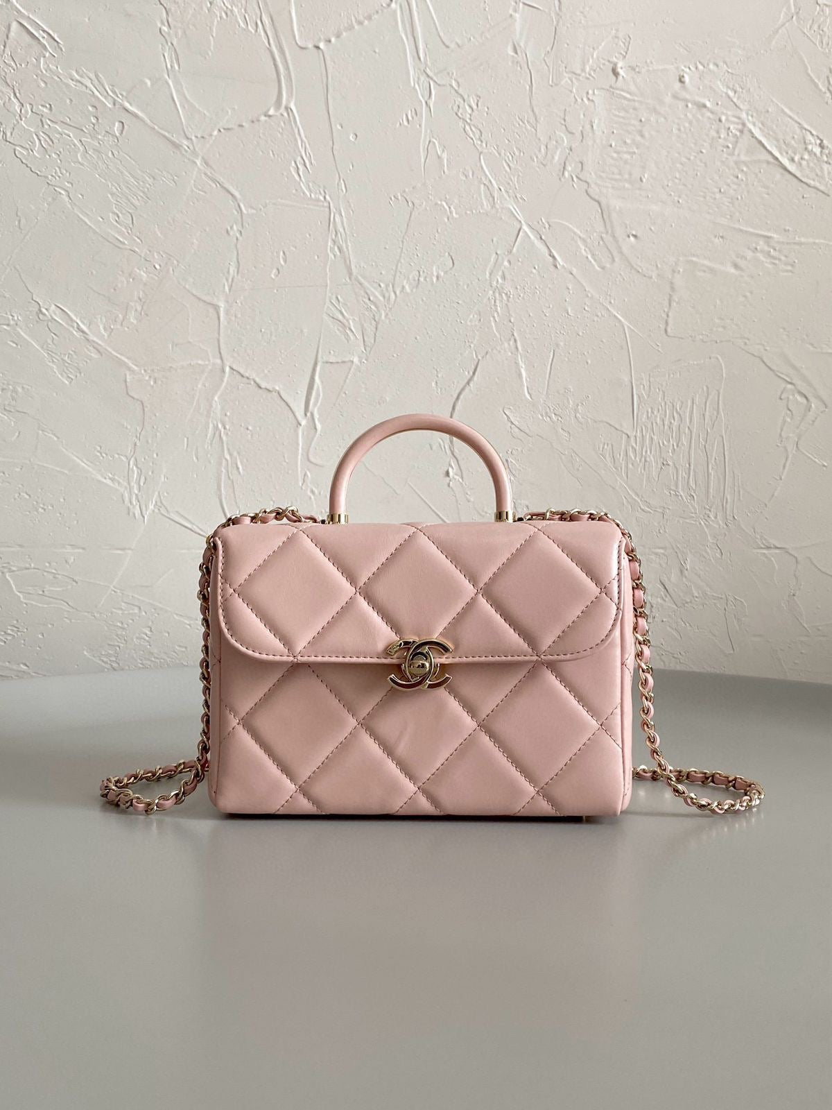 Chanel sling bag 2 colors (vip quality)