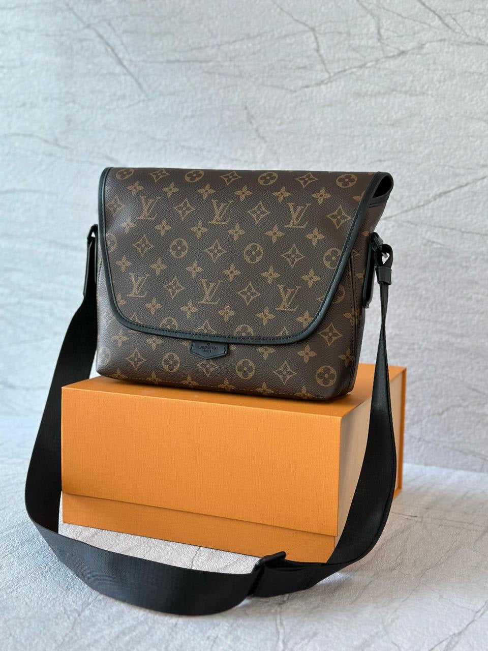 Louis Vuitton Messenger Bag (VIP Quality)