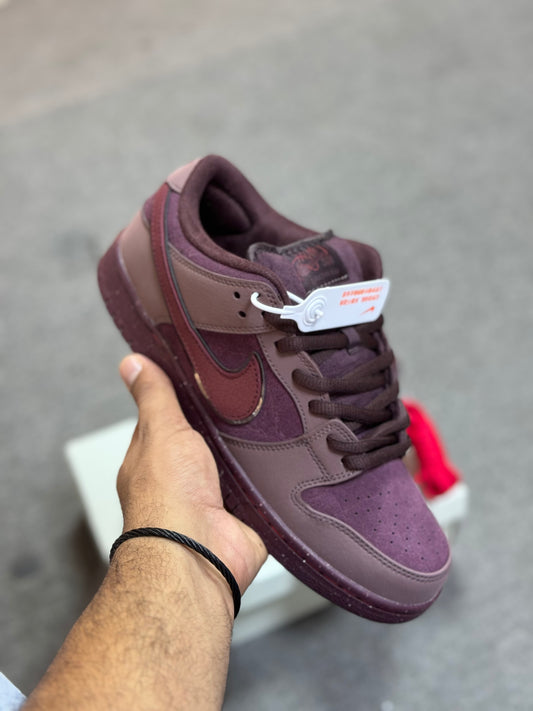 SB Dunk Low Burgundy Crush