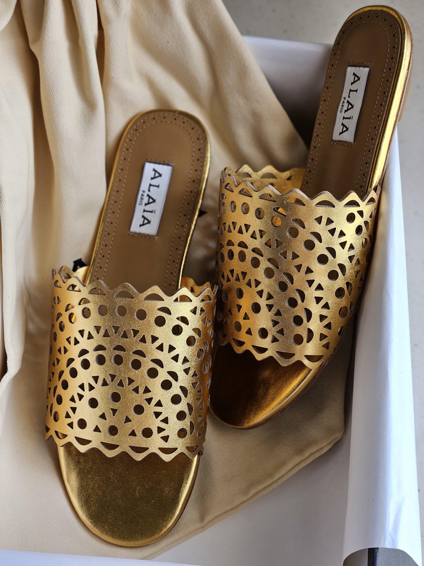 ALAIA Slippers 3 colors