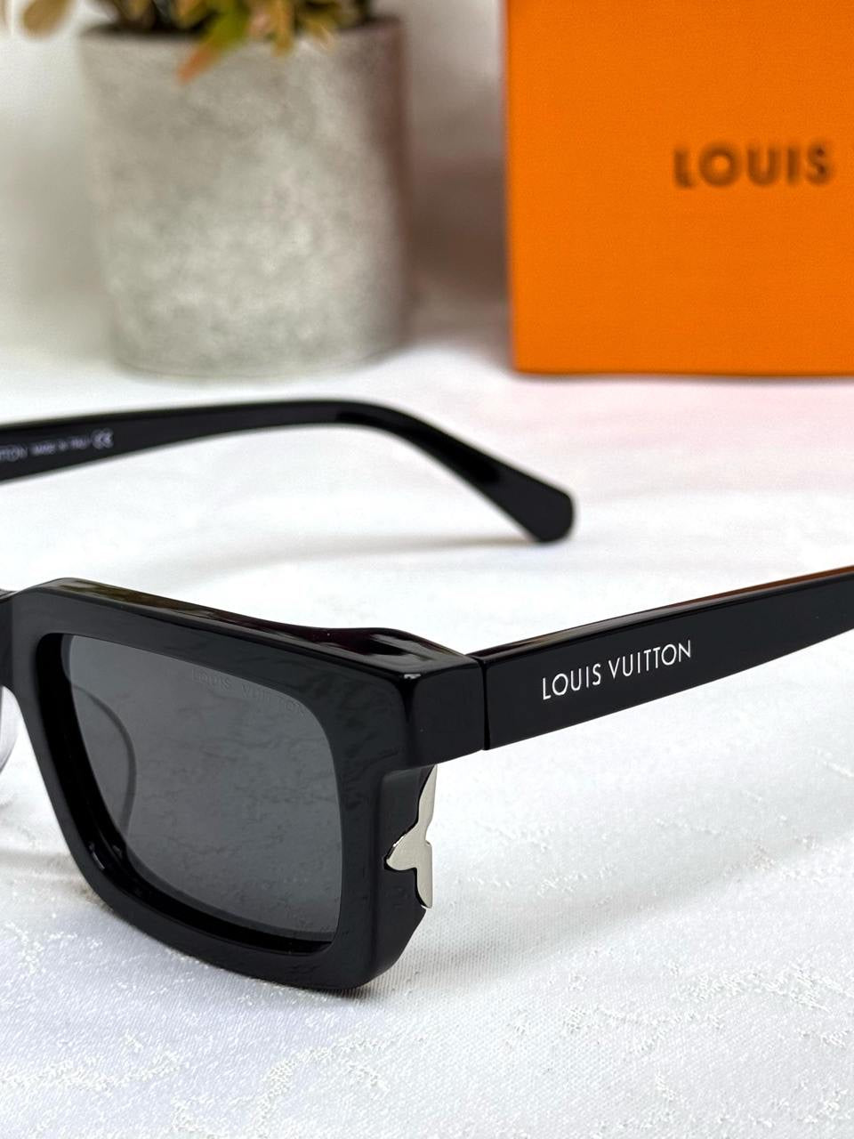 Louis Vuitton Sunglasses 2 colors