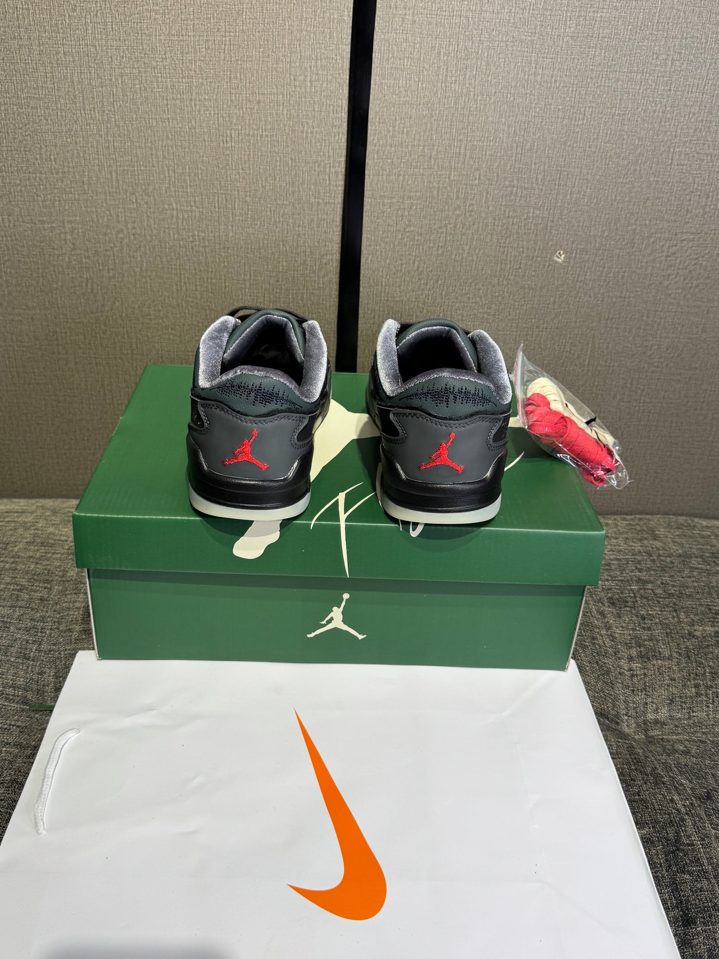 Jordan Flight Court SP Black Varsity