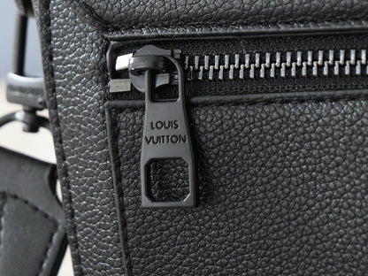 Louis Vuitton Messenger Bag