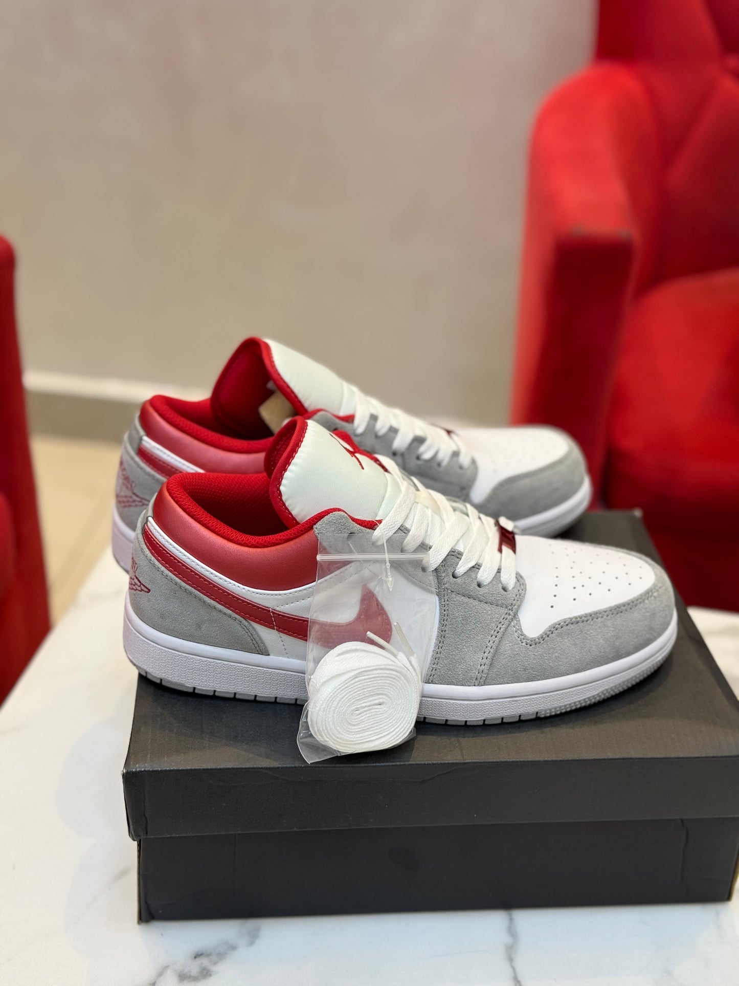 Jordan 1 Low ‘Smoke Grey Gym Red’