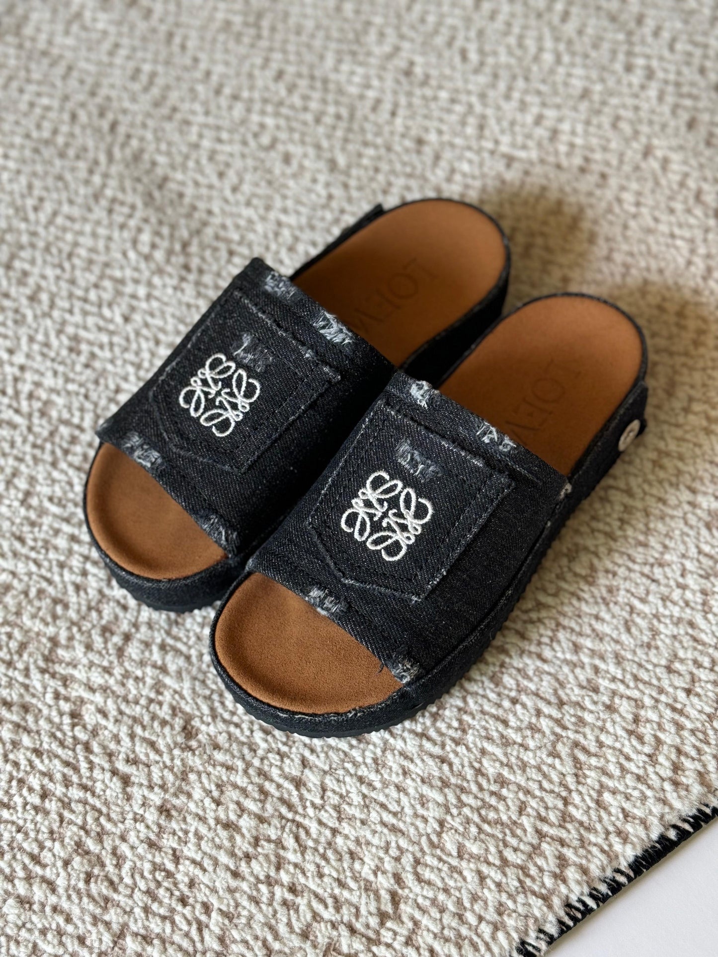 Loewe Flats