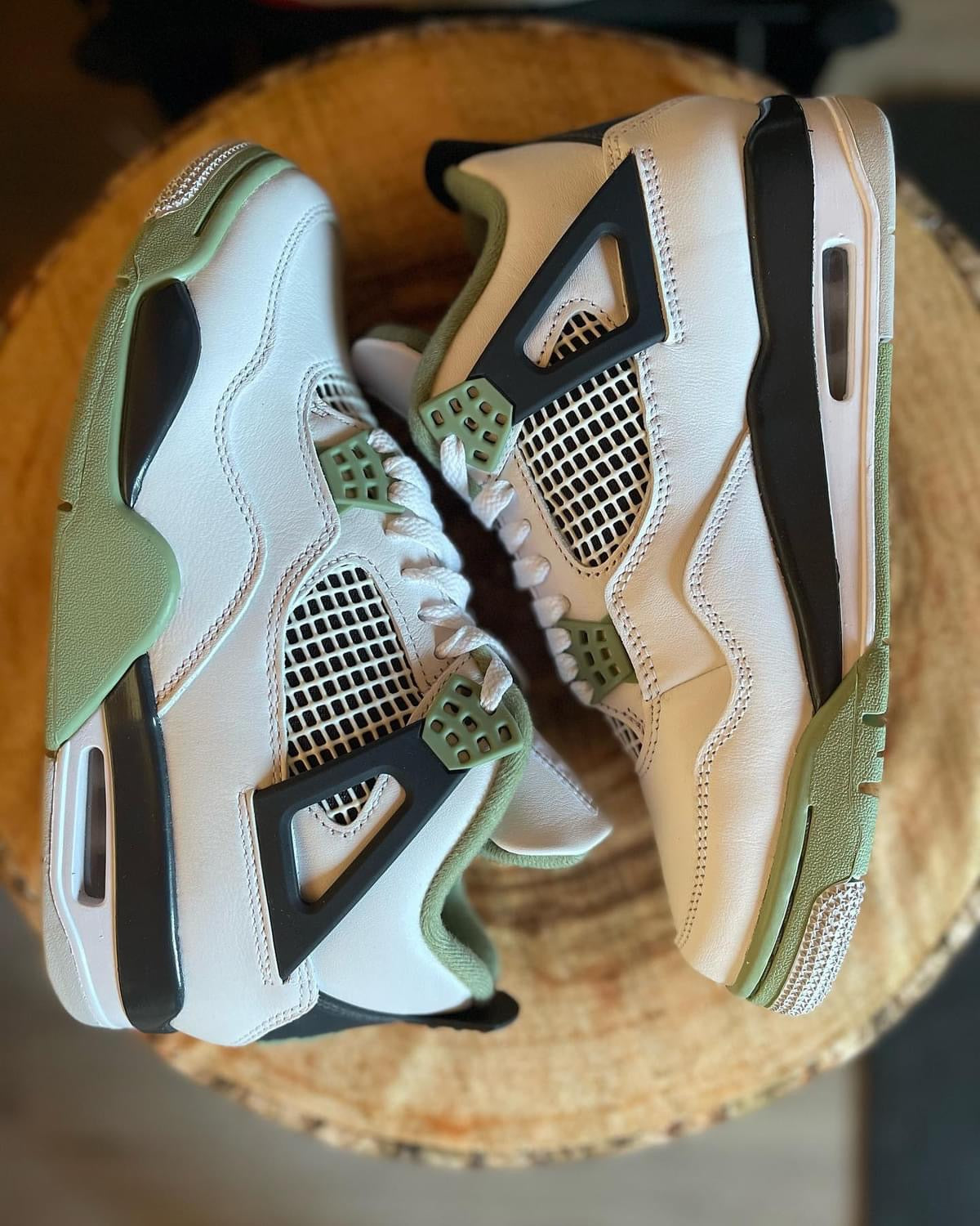 Jordan 4 Seafoam