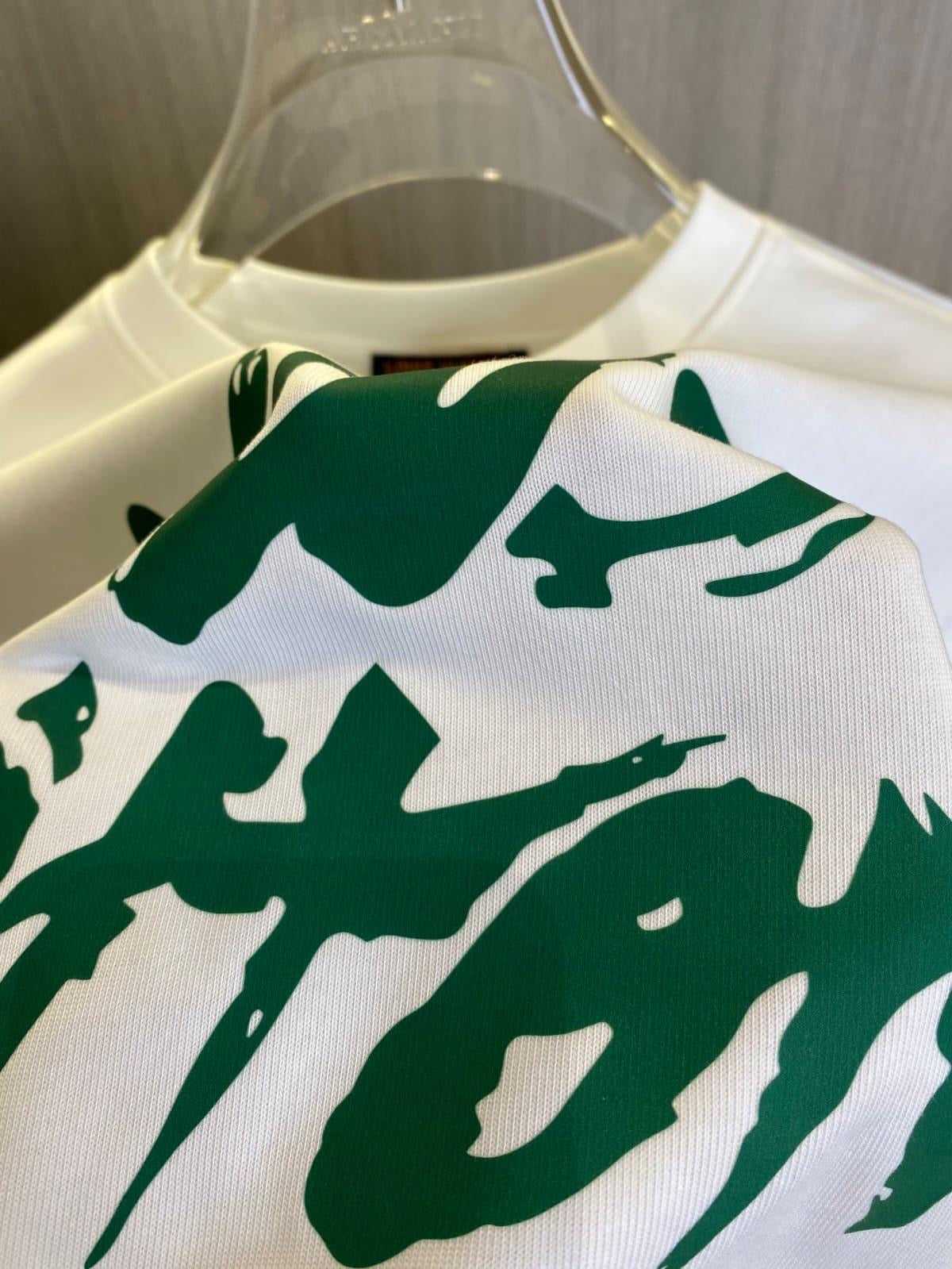 Louis Vuitton T-Shirt 2 colors