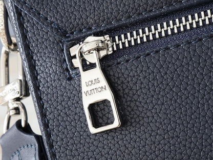 Louis Vuitton Messenger Bag