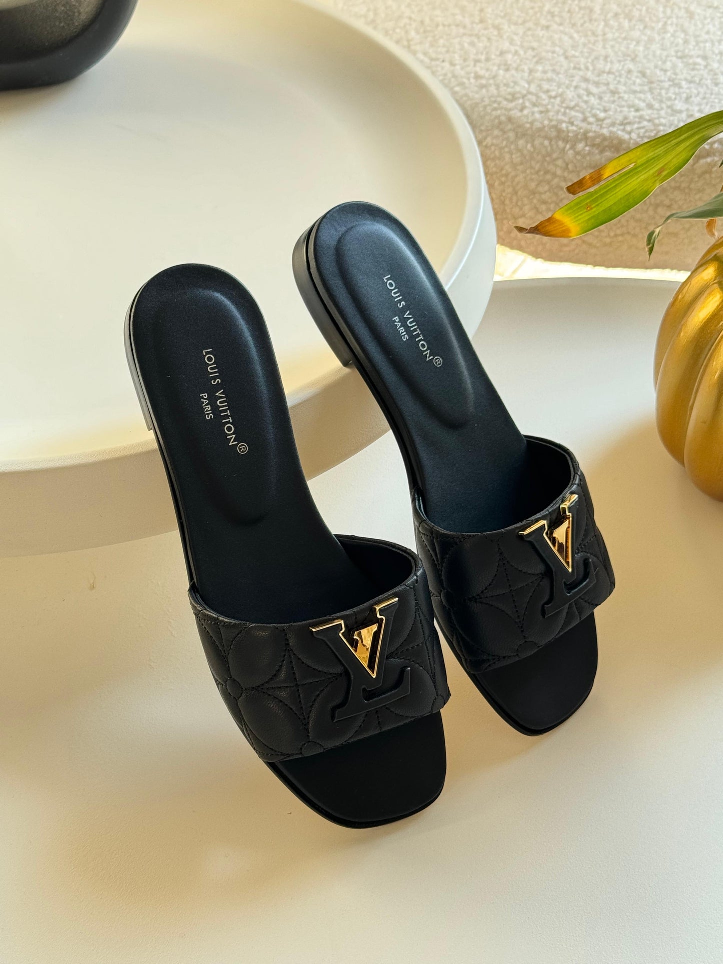 Louis Vuitton Slipper 2 colors