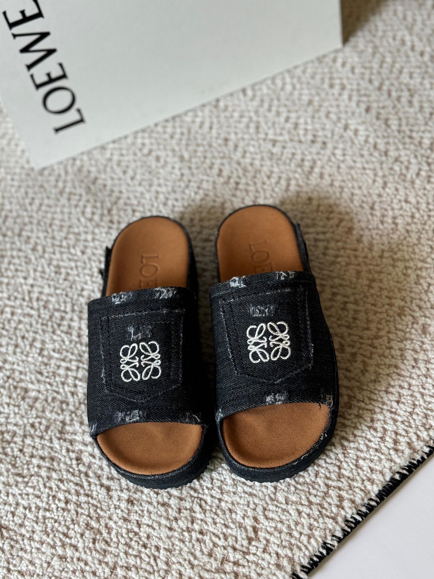 Loewe Flats
