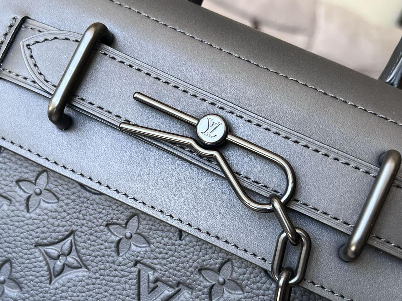 Louis Vuitton Messenger Bag (VIP Quality )