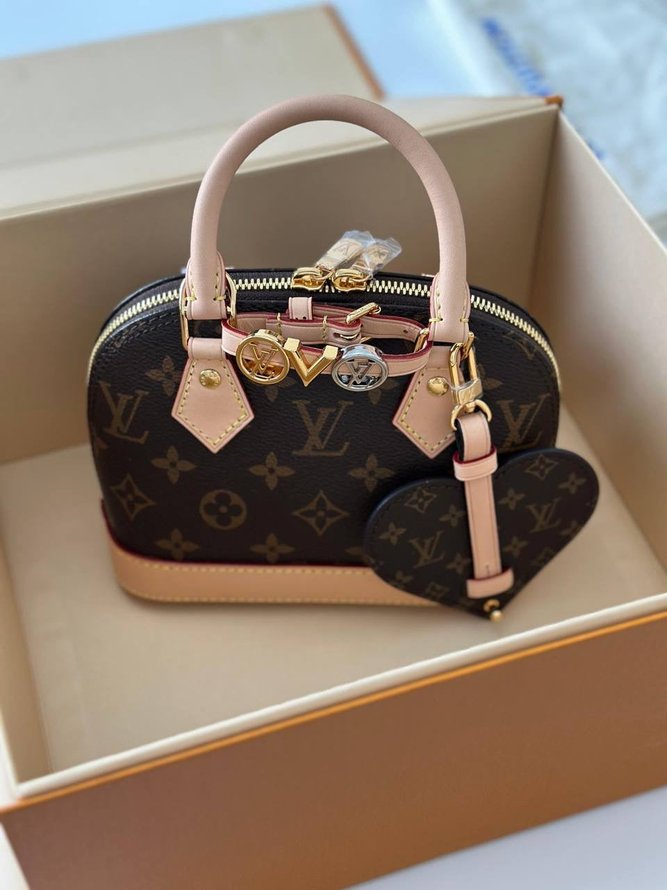 Louis Vuitton HandBag (VIP Quality)