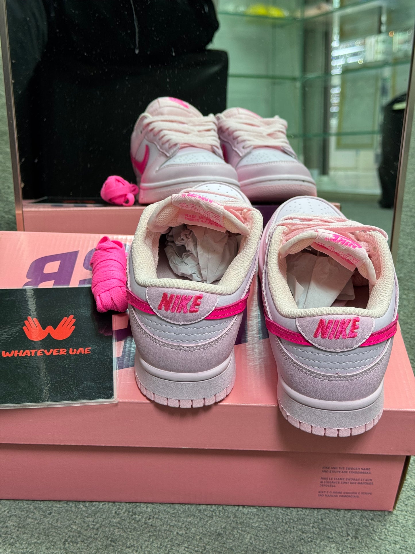 SB Dunk Triple Pink