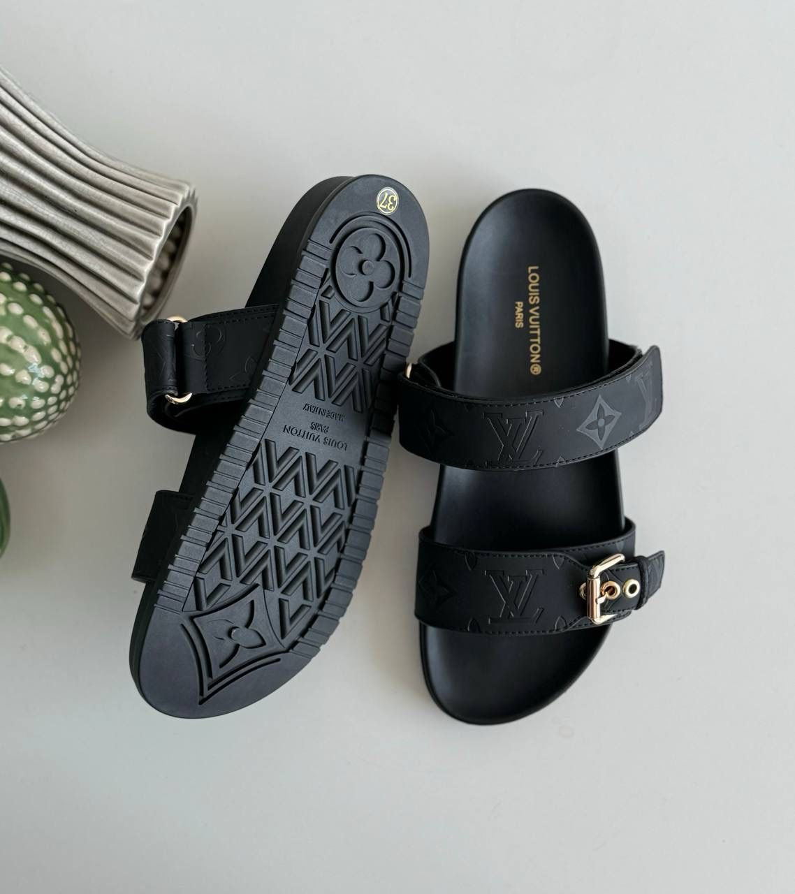 LOUIS VUITTON Female Slippers