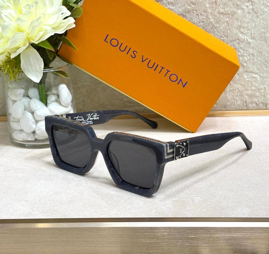 Louis Vuitton Sunglasses 2 colors