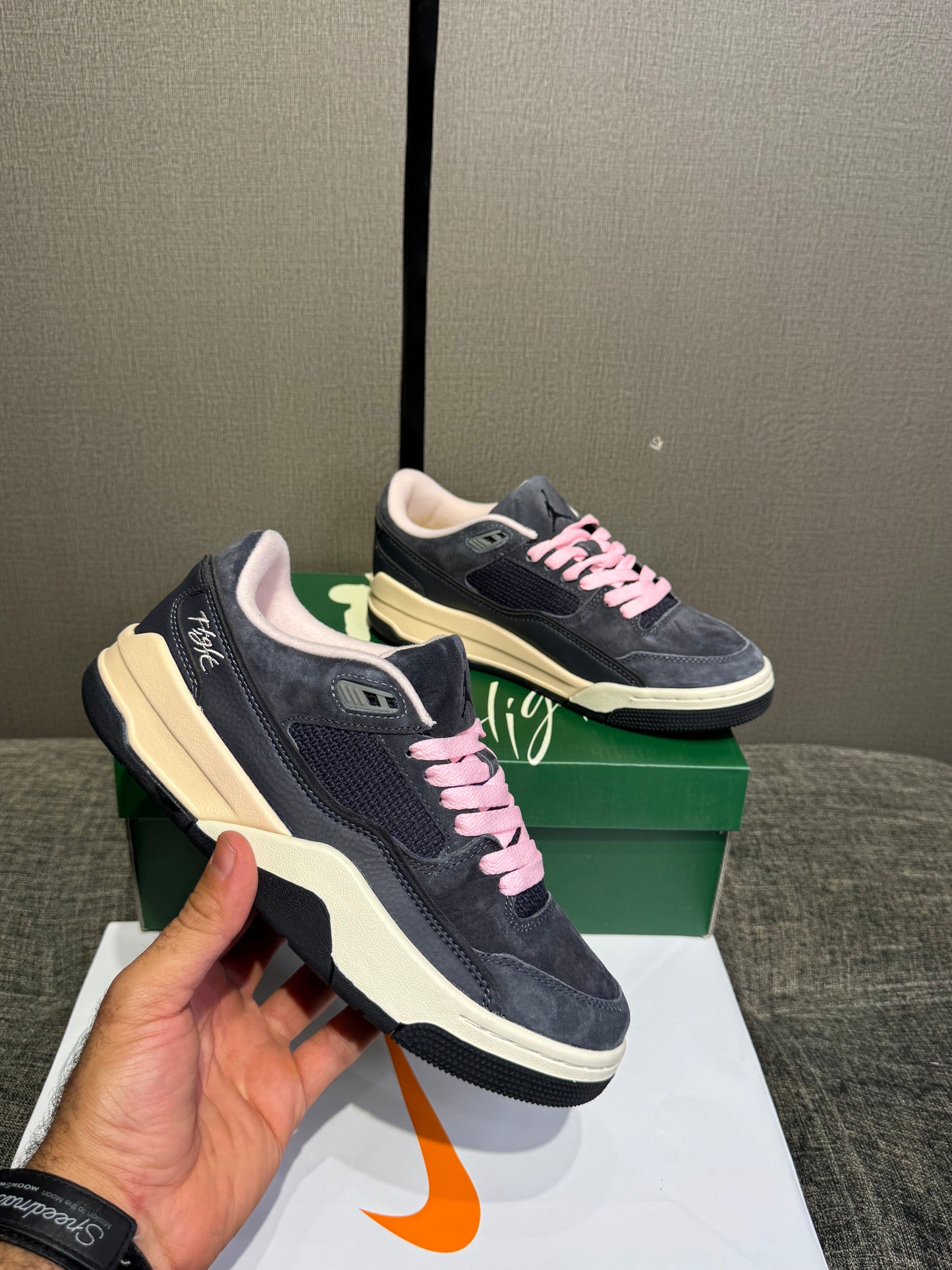 Jordan Flight Court SP Brown Powder