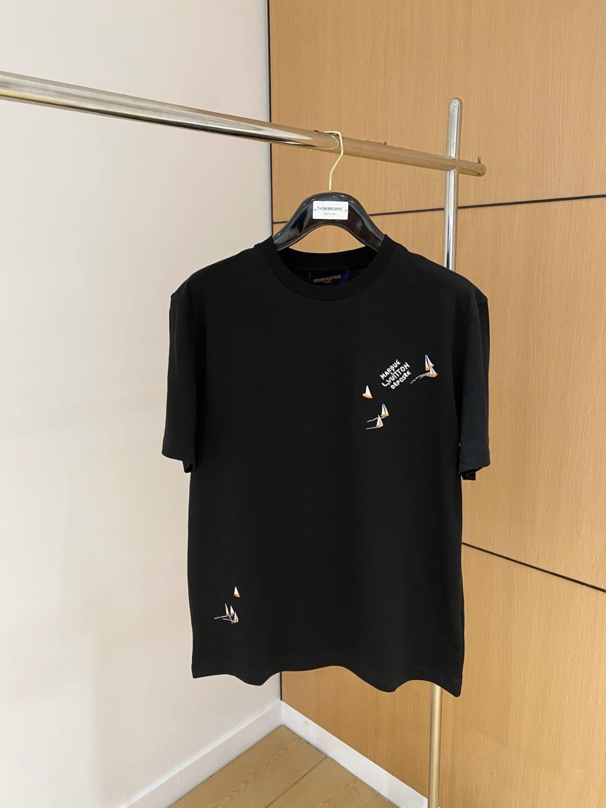 Louis Vuitton T-Shirt 2 colors