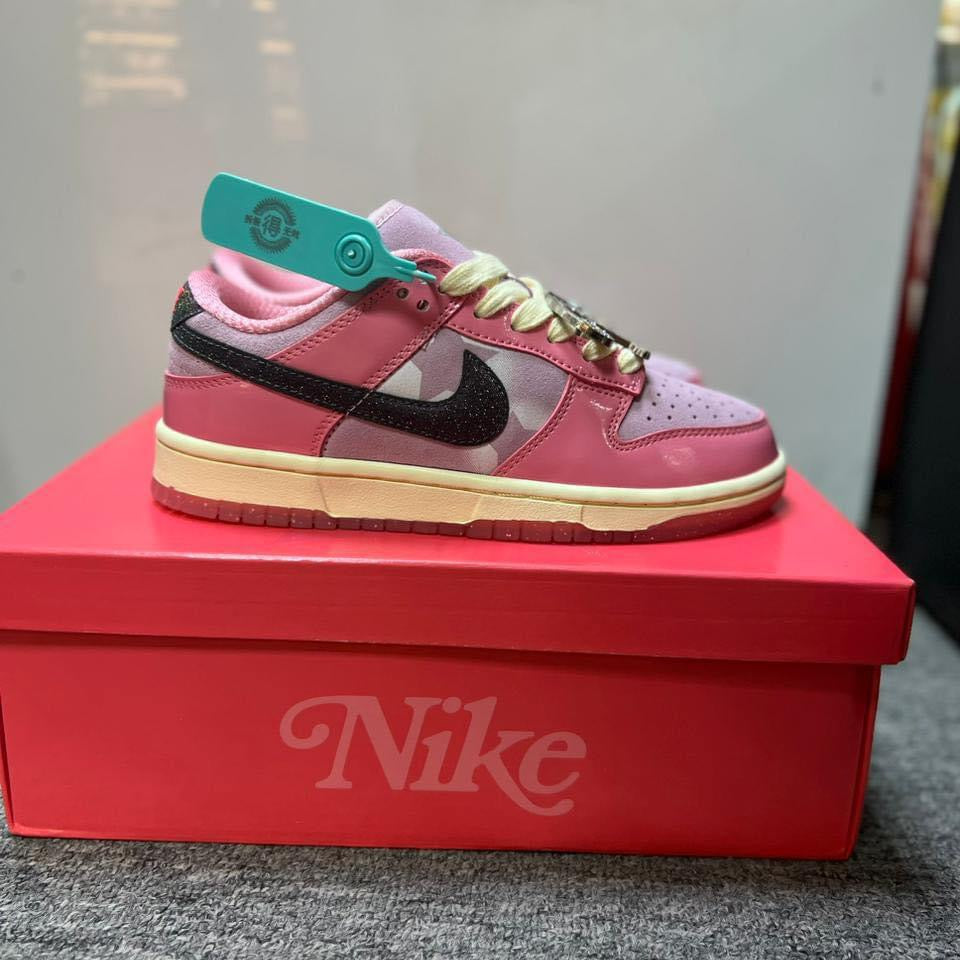 SB Dunk Low LX Barbie