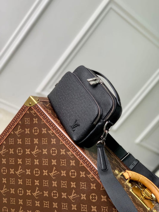 Louis Vuitton Messenger Bag