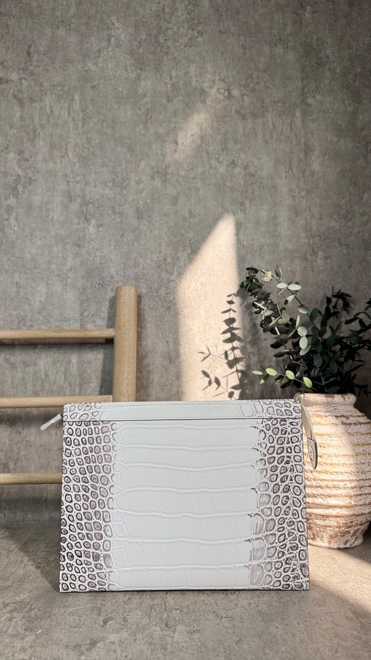 Louis Vuitton Clutch (VIP Quality)
