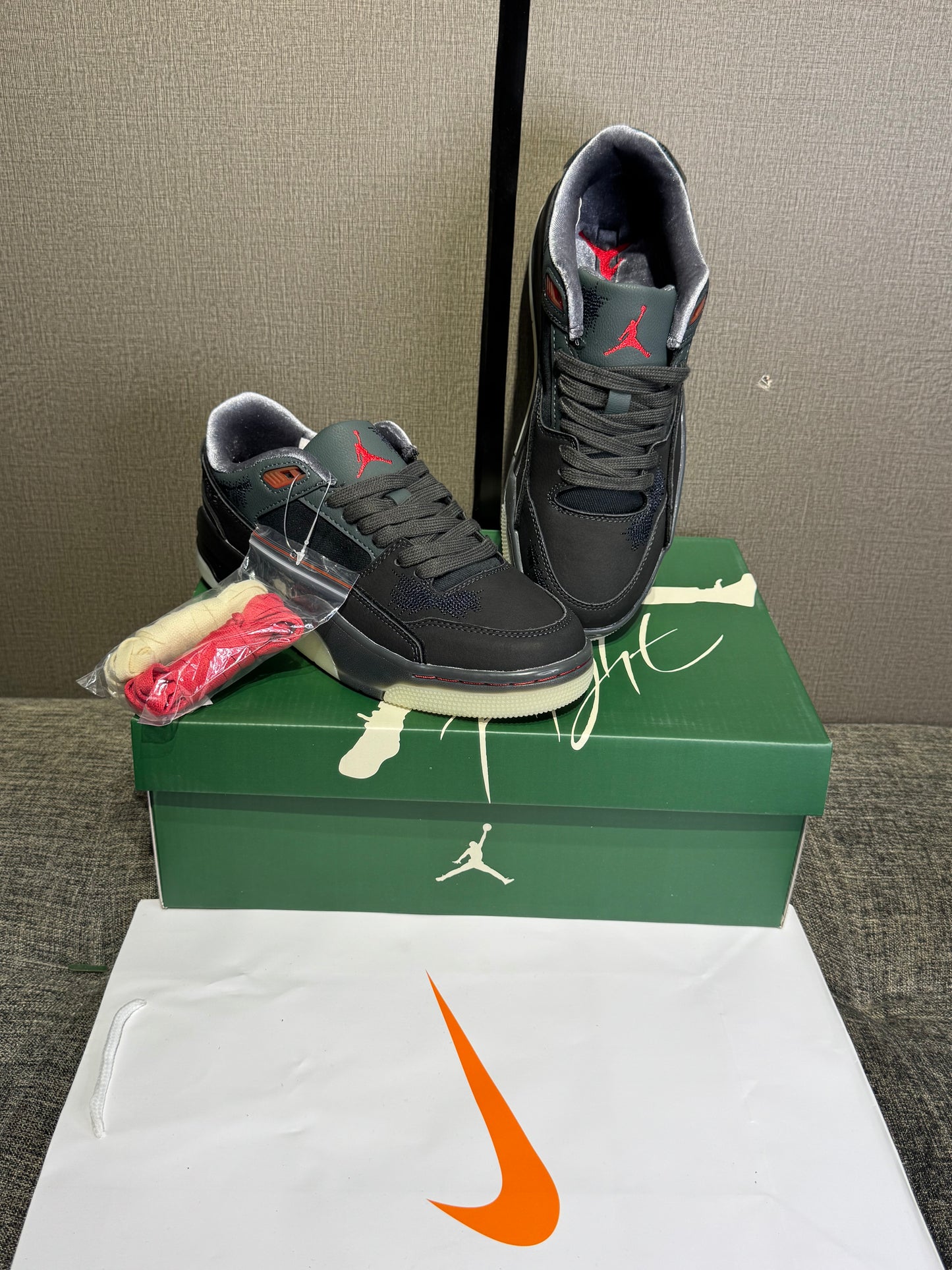 Jordan Flight Court SP Black Varsity