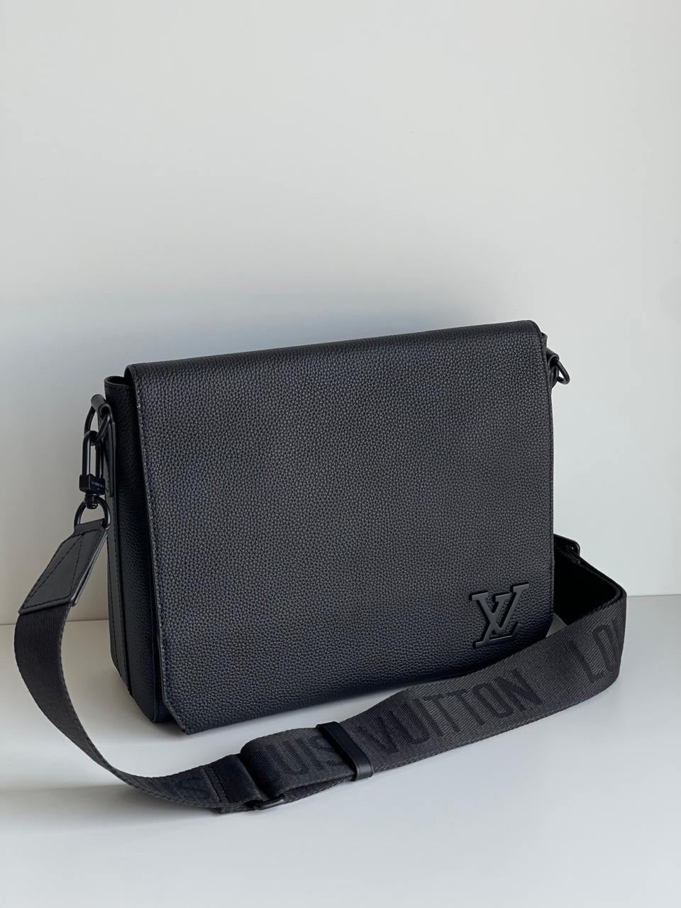Louis Vuitton Messenger Bag (VIP Quality)
