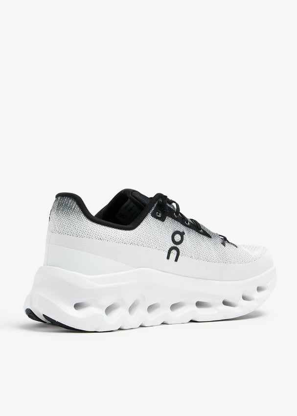 On Cloud  Sneakers