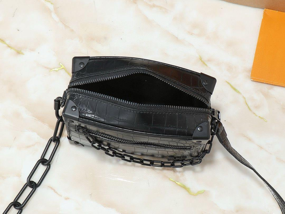 Louis Vuitton Messenger Bag
